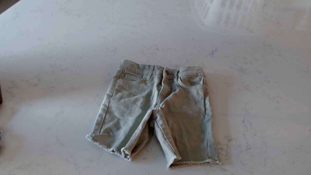 Short George — 6 ans
