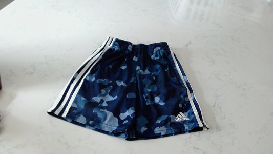 Short Adidas — 8 ans